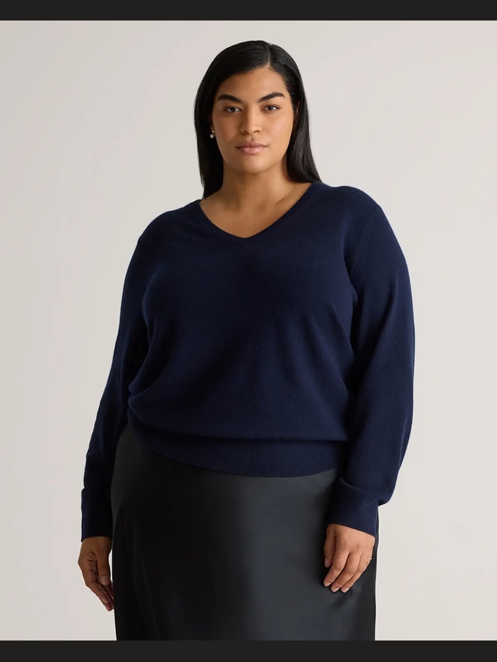 Quince Mongolian cashmere V-Neck Women’s Sweater in Navy
